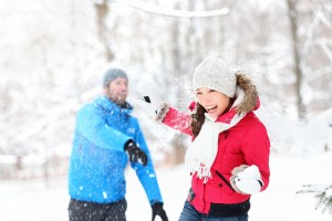 Couple-playing-snow-ball-fight-in-the-snow